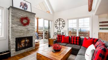 Condo, 3 Bedrooms | Living area