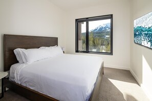 Condo, 2 Bedrooms