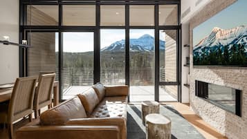 Condo, 2 Bedrooms | Living area