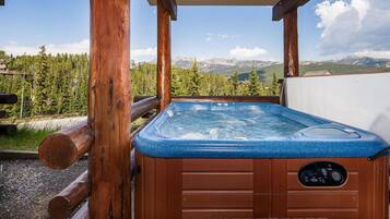 Condo, 3 Bedrooms | Outdoor spa tub