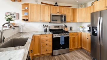 Condo, 3 Bedrooms | Private kitchen | Coffee/tea maker