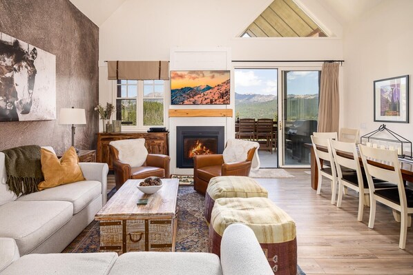 Living area - Saddle Ridge D3 3 Bedroom Condo by Moonlight Basin Lodging (Big Sky)