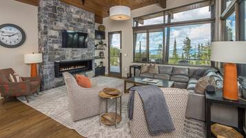 House, 6 Bedrooms | Living area