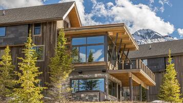 House, 6 Bedrooms | Exterior