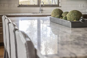 House, 6 Bedrooms | Dining