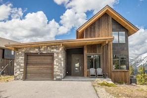 House, 6 Bedrooms | Exterior