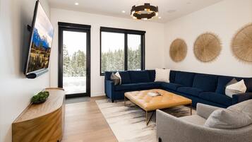 Townhome, 5 Bedrooms | Living area