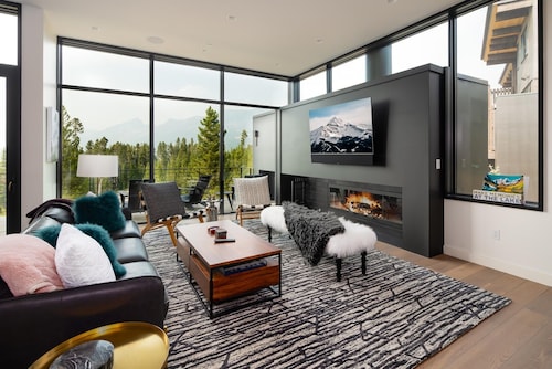 12a Treeline 5 Bedroom Townhouse by Moonlight Basin Lodging