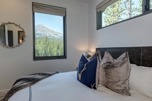 House, 3 Bedrooms | 3 bedrooms, free WiFi, bed sheets - 17 Lake Cabin 3 Bedroom Home by Moonlight Basin Lodging (Big Sky)