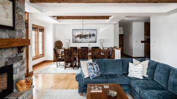 Condo, 3 chambres | Aire de séjour