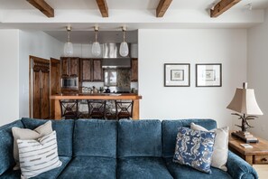 Living area - Luxury Suite 6a 3 Bedroom Condo by Moonlight Basin Lodging (Big Sky)