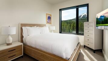 Condo, 3 Bedrooms | 3 bedrooms, free WiFi, bed sheets