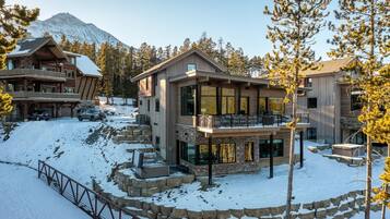 House, 6 Bedrooms | Exterior