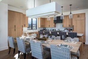 House, 6 Bedrooms | Private kitchen | Coffee/tea maker