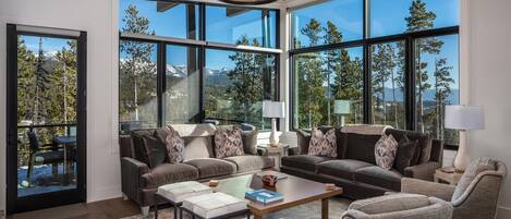 House, 6 Bedrooms | Living area | Streaming services