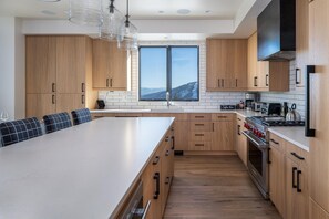 Casa, 6 habitaciones | Cocina privada | Cafetera y tetera 