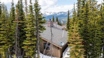 House, 4 Bedrooms | Property grounds