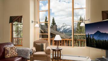 House, 4 Bedrooms | Living area