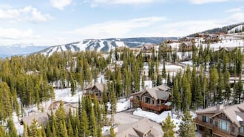 House, 4 Bedrooms | Aerial view