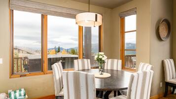 House, 4 Bedrooms | Dining