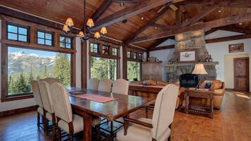 House, 4 Bedrooms | Dining