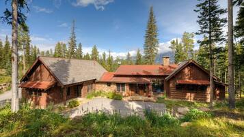 House, 4 Bedrooms | Exterior