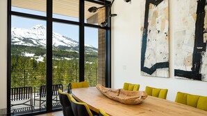 Kondominium, 3 kamar tidur | Tempat makan