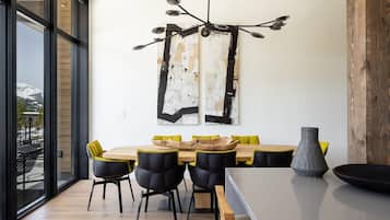 Kondominium, 3 kamar tidur | Tempat makan