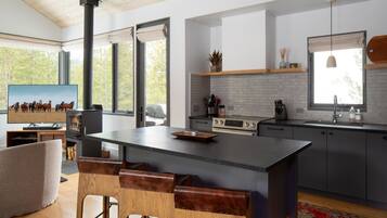 House, 3 Bedrooms | Private kitchen | Coffee/tea maker