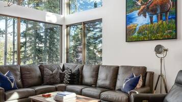House, 3 Bedrooms | Living area