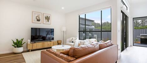 Smart TV, books, stereo