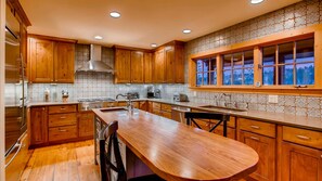 Kaffe- och tebryggare, brödrost och grytor/köksredskap