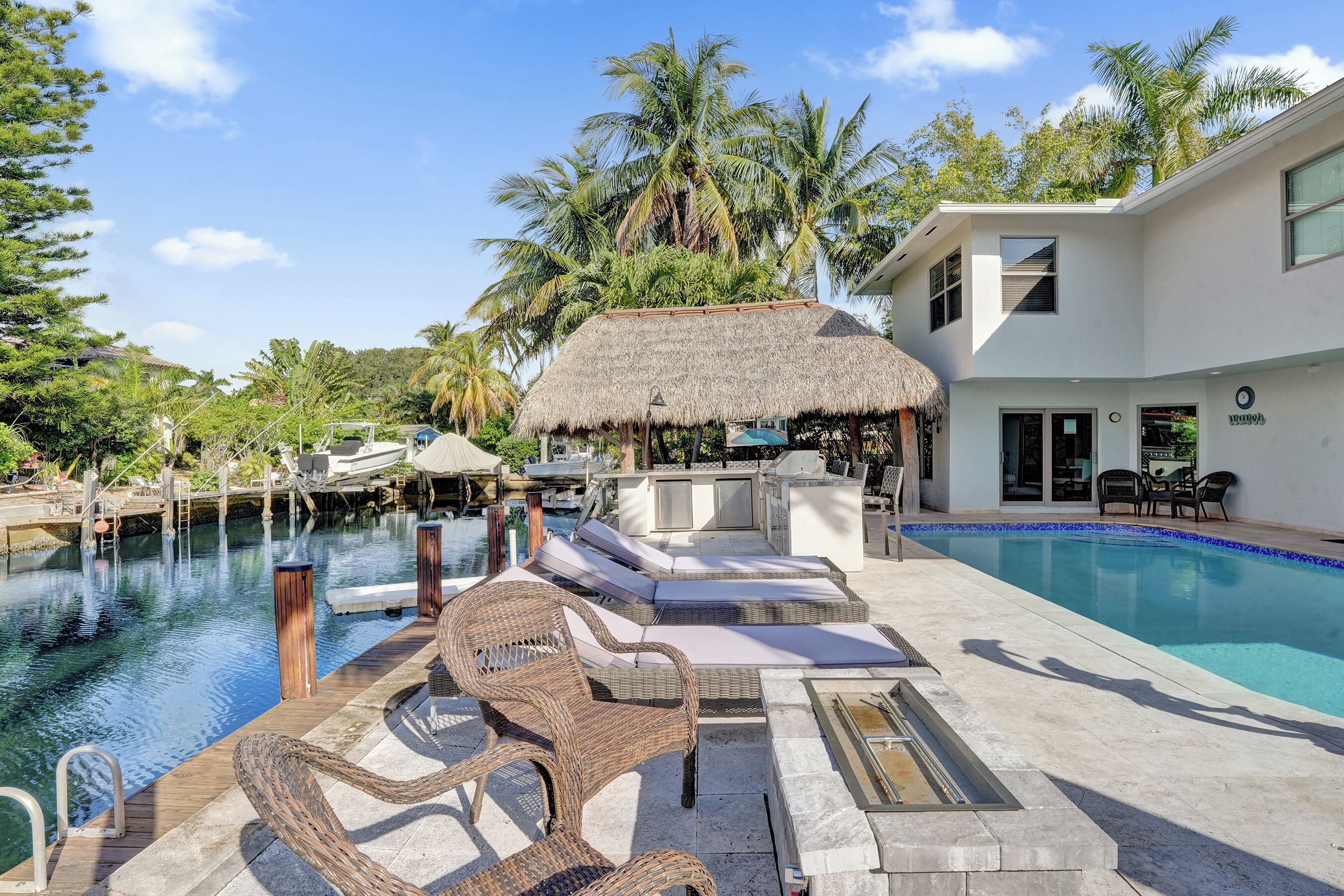 حمّام سباحة مُدفَّأ