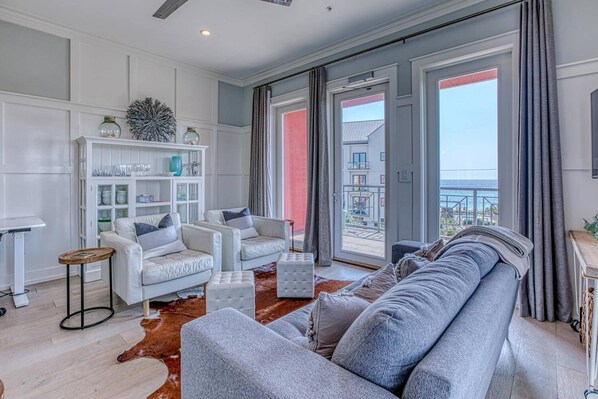 Smart TV - FantaSea On 30A - Gulf view / Deeded Beach Access / 3 Pools / End Unit (Santa Rosa Beach)