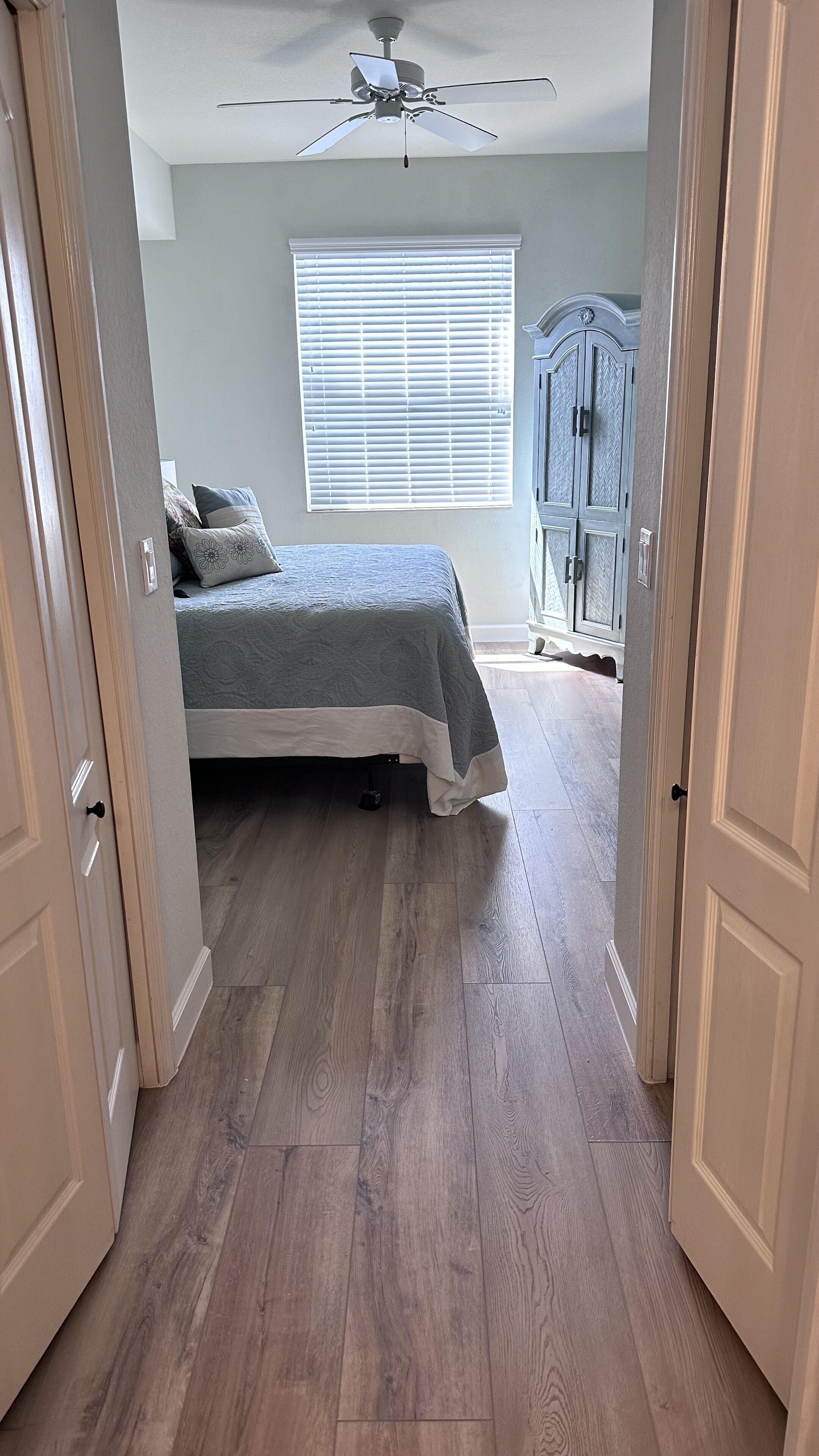 2 habitaciones, tabla de planchar con plancha y wifi gratis 