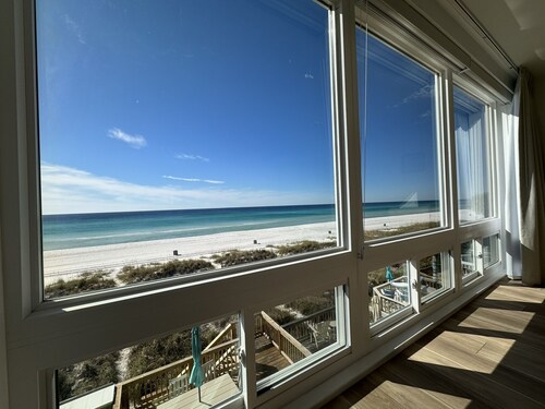 AWESOME BEACHFRONT townhouse!  RENOVATED, Spectacular VIEWS!  Pet Friendly!
