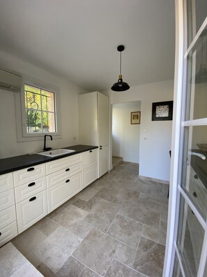 Interior - Au Calme, Très Jolie Maison, bel Espace Piscine, Pool House, Cadre Champêtre (Cadenet)
