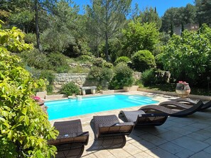 Piscina a l'aire lliure i piscina climatitzada 
