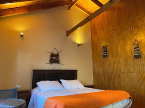 Hytte | 1 soverom, skrivebord for bærbar PC, wi-fi (inkludert) og sengetøy