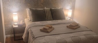 Warm cozy 1 bedroom apartment close to Hwy, wifi, netflix, prime, free parking