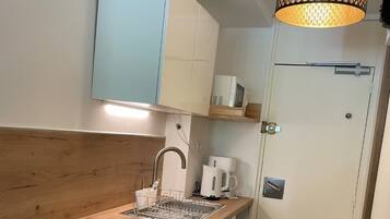 Fridge, microwave, dishwasher, coffee/tea maker