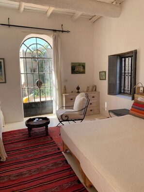 Deluxe Double Room (Haut Atlas) | Individually decorated, desk, laptop workspace, soundproofing - Riad Chant d'Etoiles (Tadighoust)