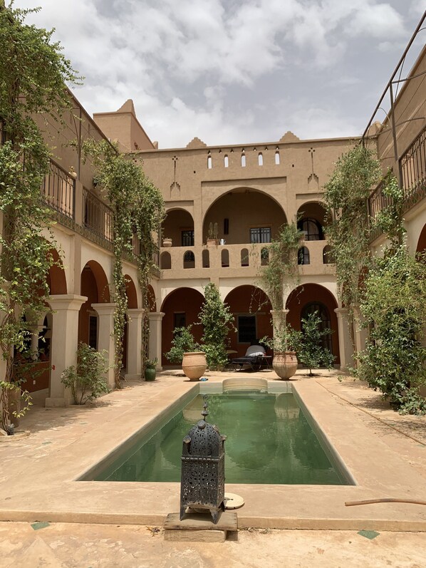 Economy Double Room (mobilité réduite) | Terrace/patio