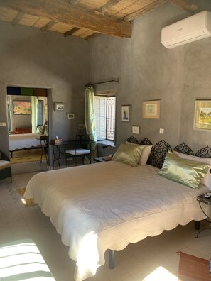 Honeymoon Room (côté Palmeraie) | Individually decorated, desk, laptop workspace, soundproofing - Riad Chant d'Etoiles (Tadighoust)