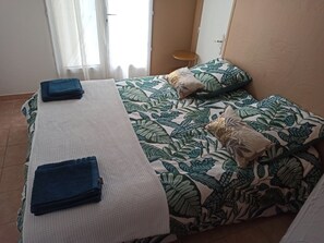 1 habitación, tabla de planchar con plancha, wifi y ropa de cama 