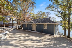 Exterior - Expansive Decks, Firepit, Stunning Views All Over (Gravois Mills)