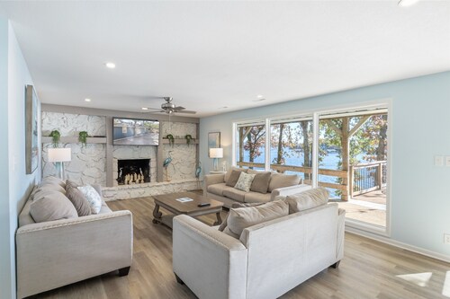 Expansive Decks, Firepit, Stunning Views All Over