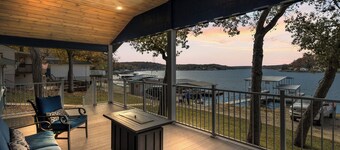 Sunset & Lake Views, Kayak, Outdoor Dining & Seats