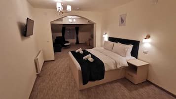 Family Apartment, 1 Bedroom, Mountainside | Hypo-allergenic bedding, memory-foam beds, minibar