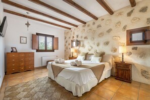 4 soverom, strykejern/-brett, wi-fi (inkludert) og sengetøy